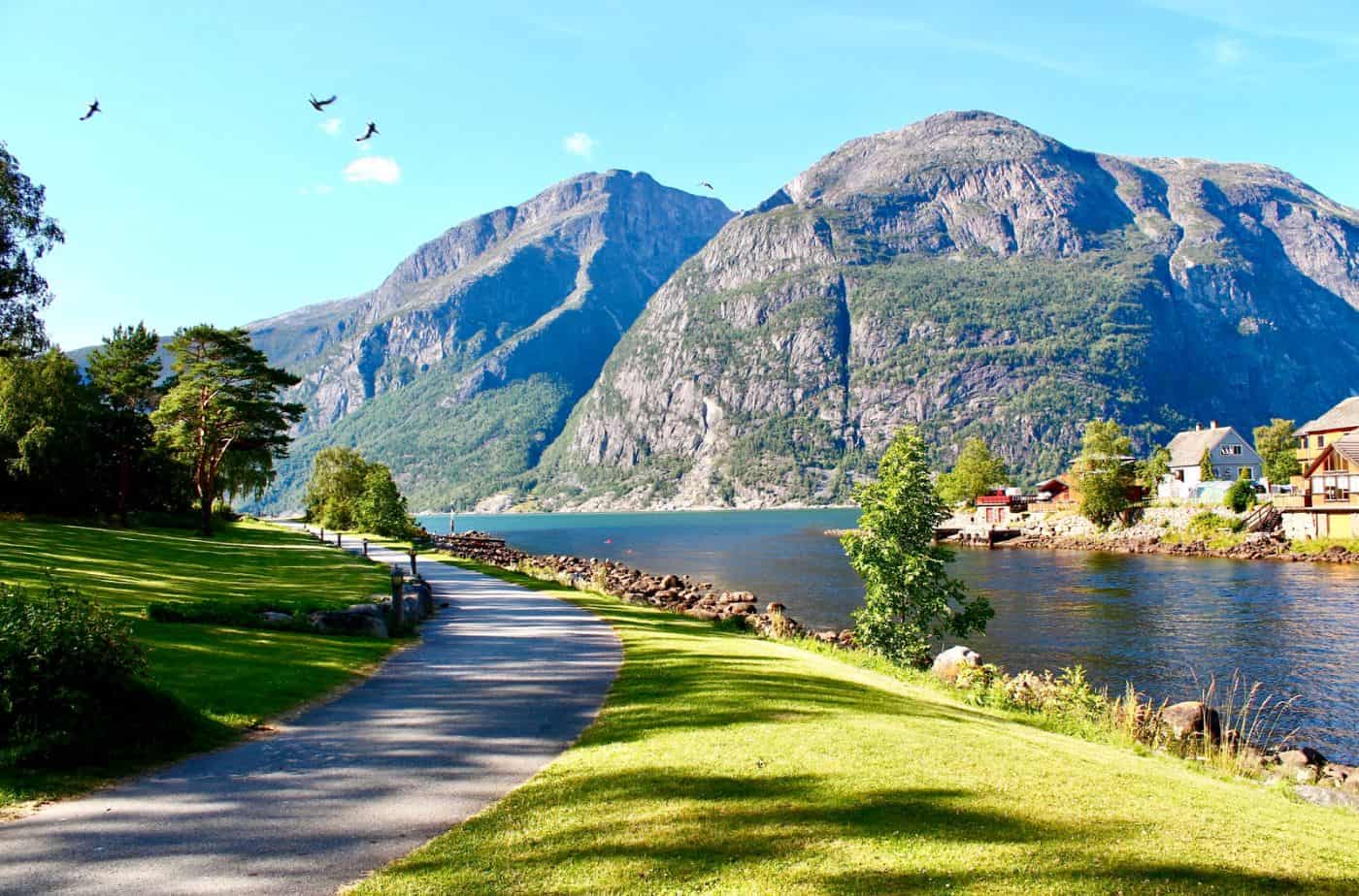 Fjordside Drives, Cable Car Views & Bergen’s Historic Wharf