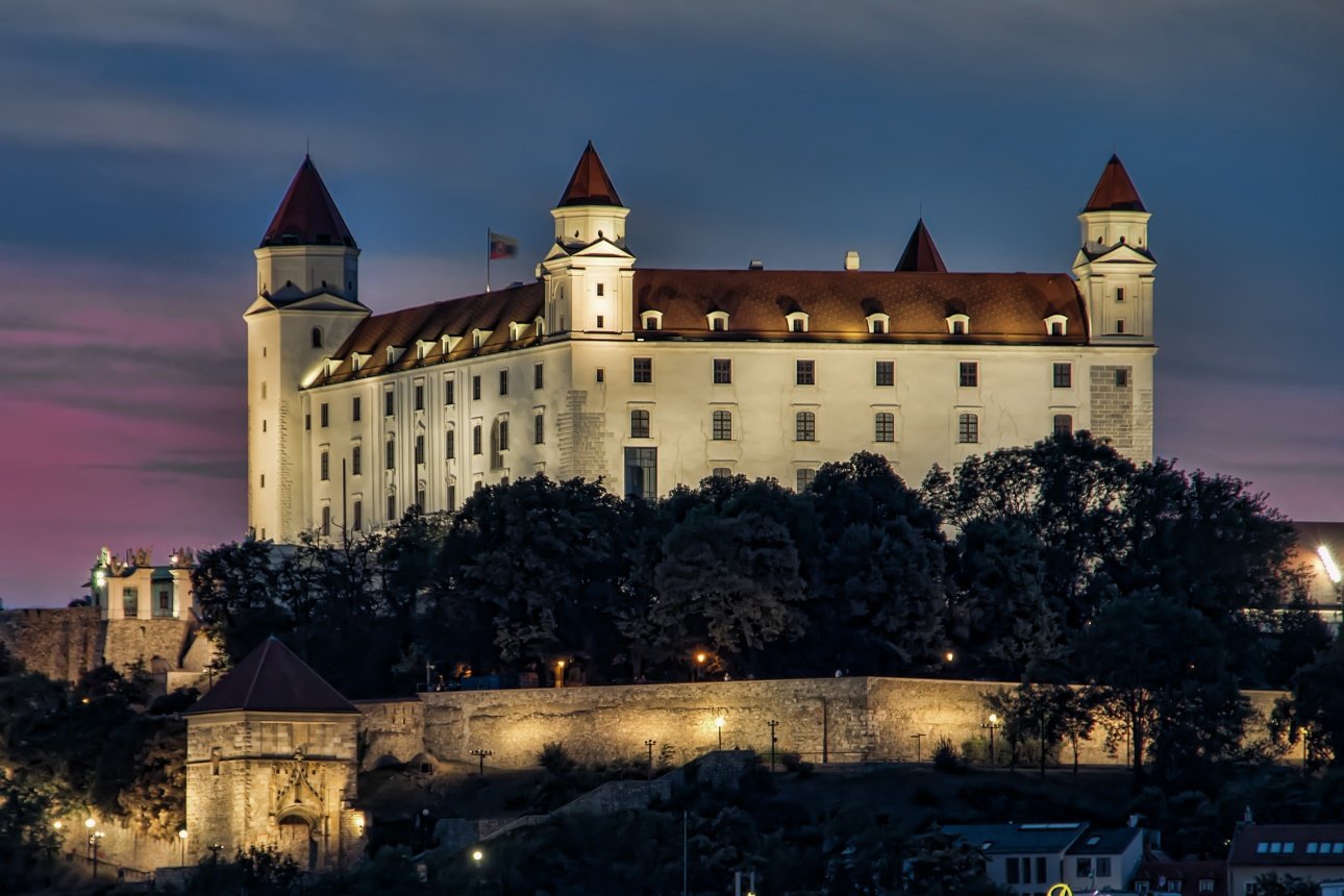 Vienna to Budapest Váci utca boat cruise along the Danube River Buda Castle Parliament Building Chain Bridge Fisherman’s Bastion Matthias Church Heroes’ Square Magyar folklore show
